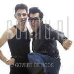 13-05-1978 Robert Gordon with Link Wray at studio in Amsterdam.

[keywords]Posed, Half Length, Eyecontact, Kicking, Sunglasses[/keywords]